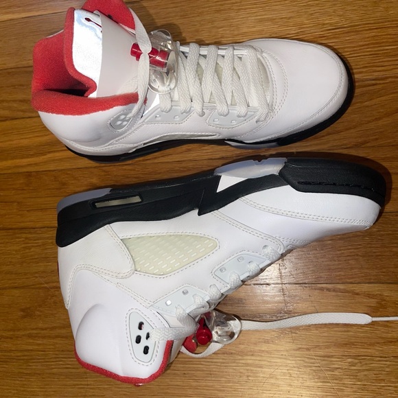BRAND NEW NEVER WORN JORDANS - Picture 1 of 4